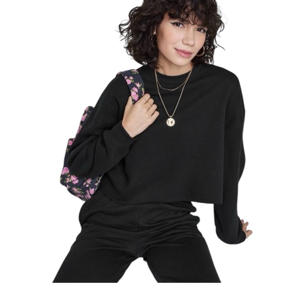 Wild Fable Raw Hem Cropped Long Sleeve Black Crew Neck Sweatshirt Size Large NWT - Picture 4 of 16